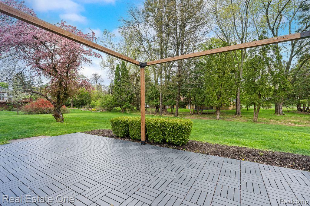 1637 NORTHUMBERLAND DR