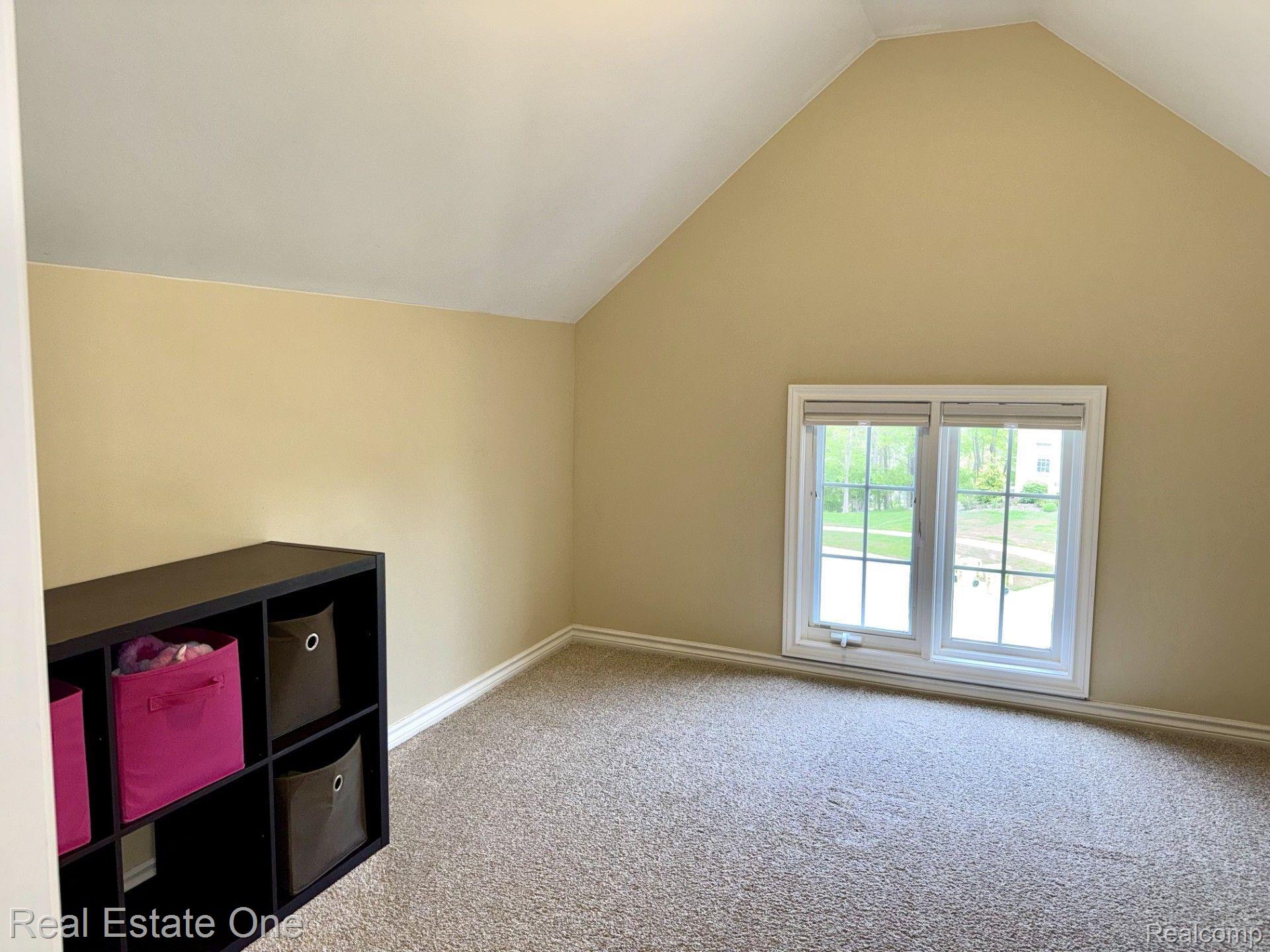 516 BLOOMER RIDGE DR