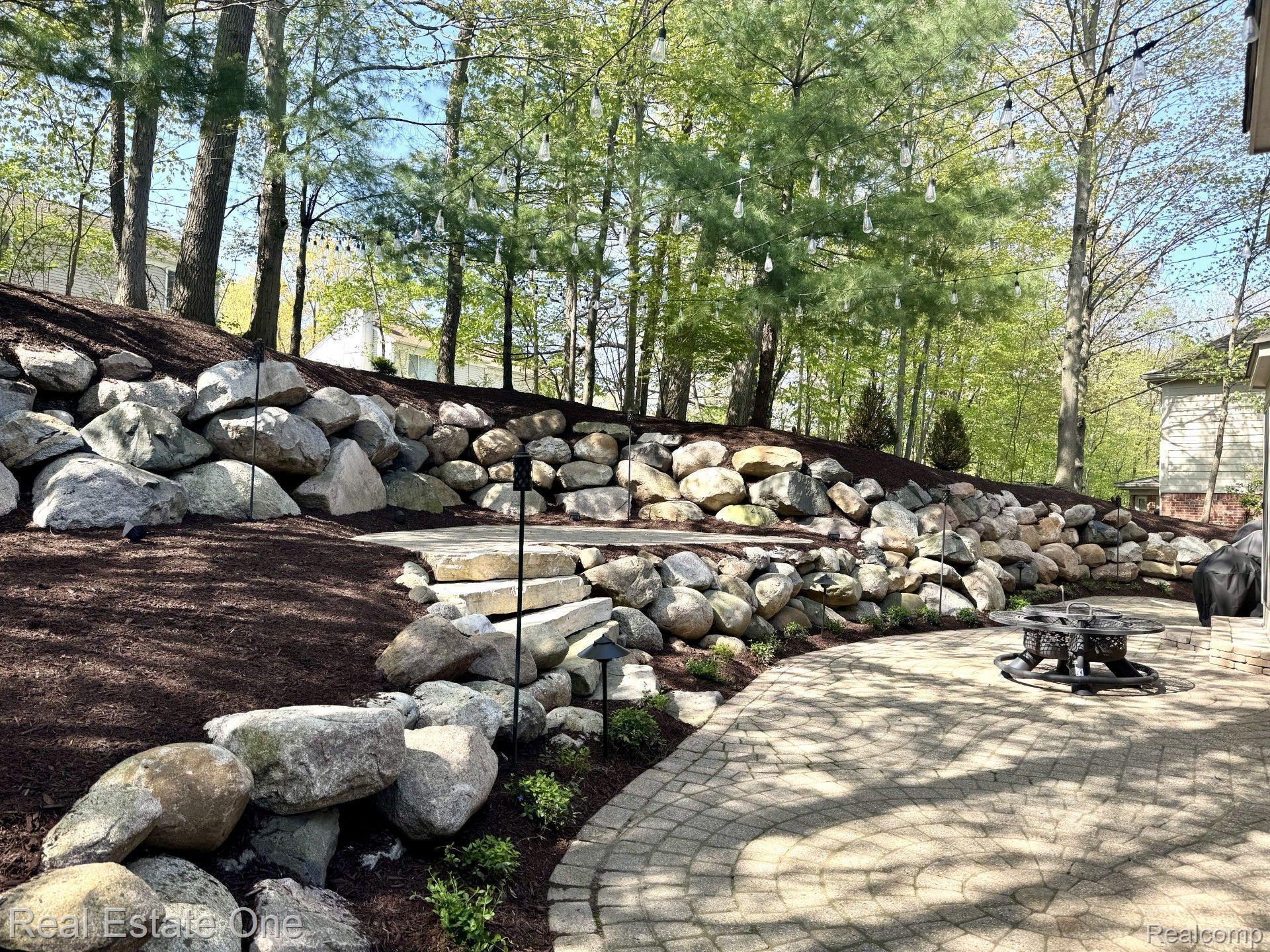 516 BLOOMER RIDGE DR