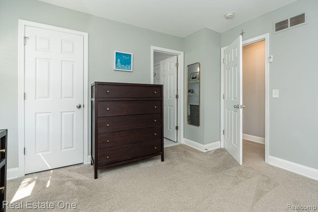 318 ARLINGTON DR