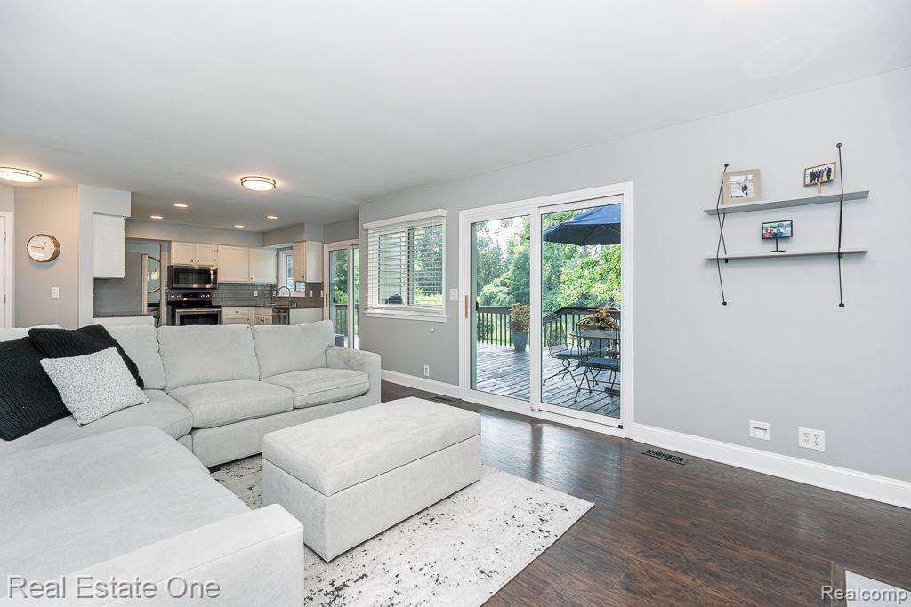 318 ARLINGTON DR