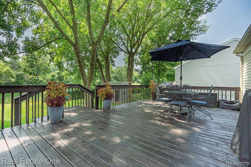 318 ARLINGTON DR