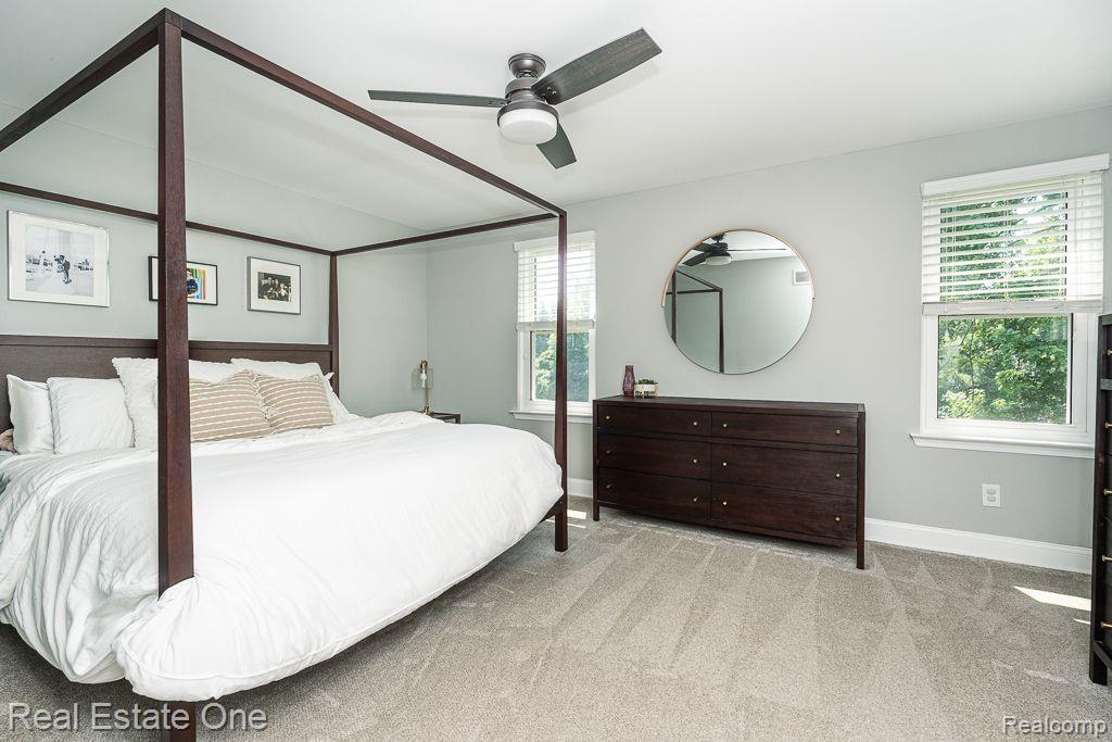 318 ARLINGTON DR
