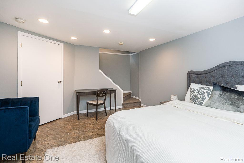 318 ARLINGTON DR
