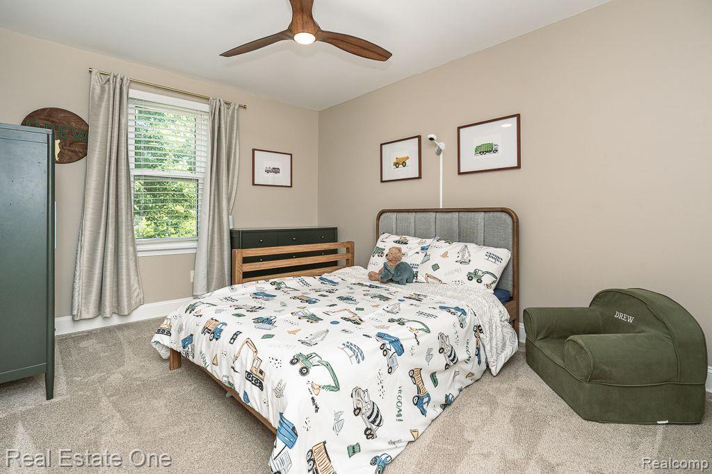 318 ARLINGTON DR