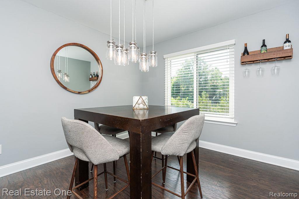 318 ARLINGTON DR