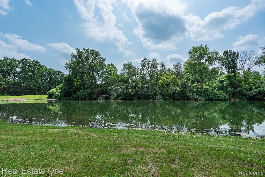 318 ARLINGTON DR