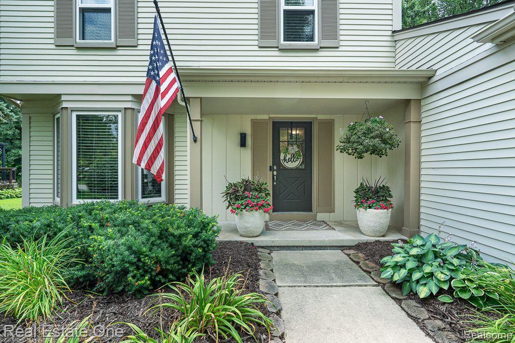 318 ARLINGTON DR