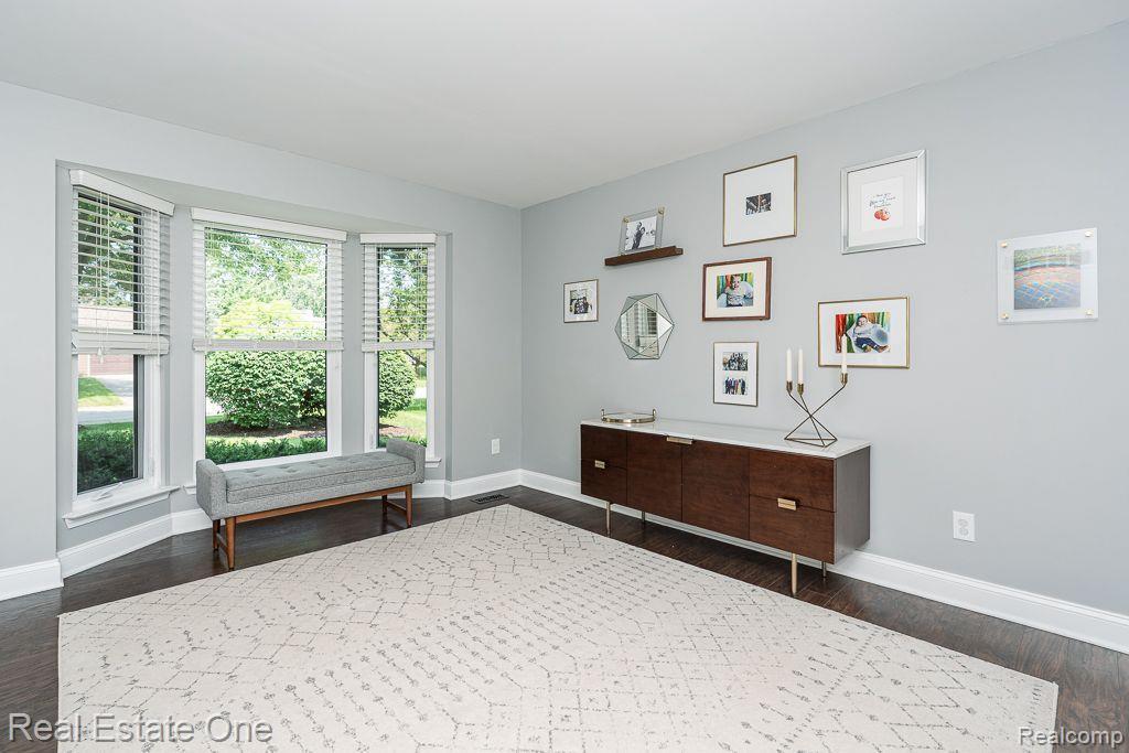 318 ARLINGTON DR