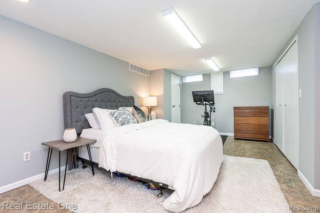 318 ARLINGTON DR
