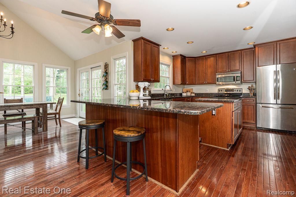 9079 TWIN OAKS