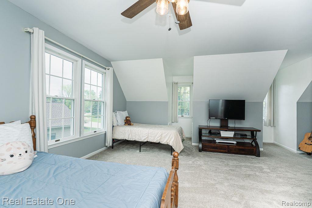 9079 TWIN OAKS