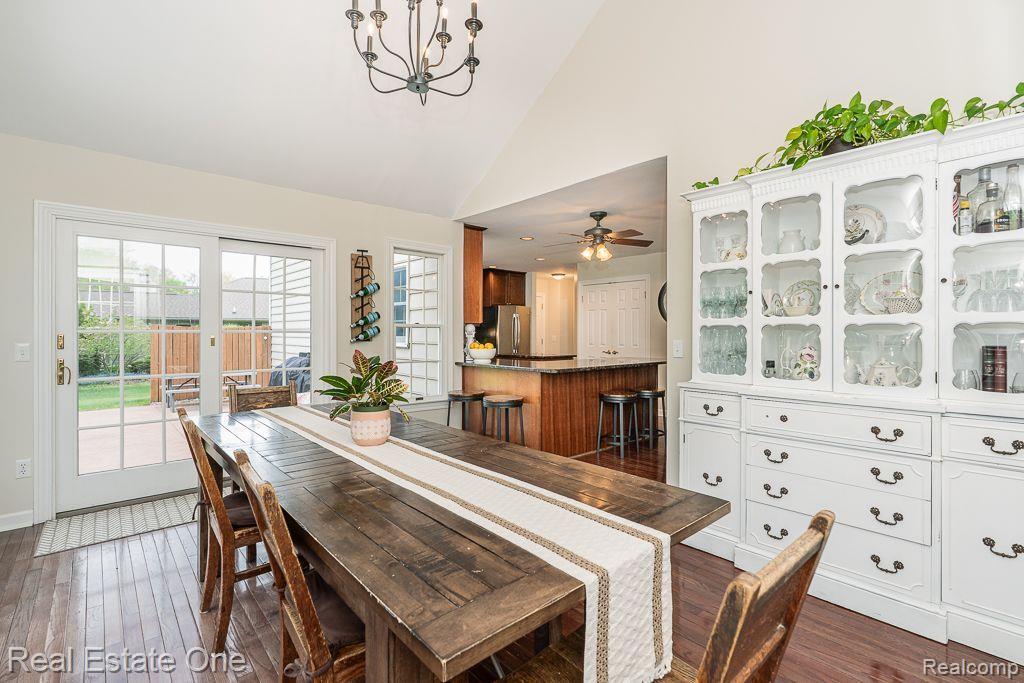 9079 TWIN OAKS