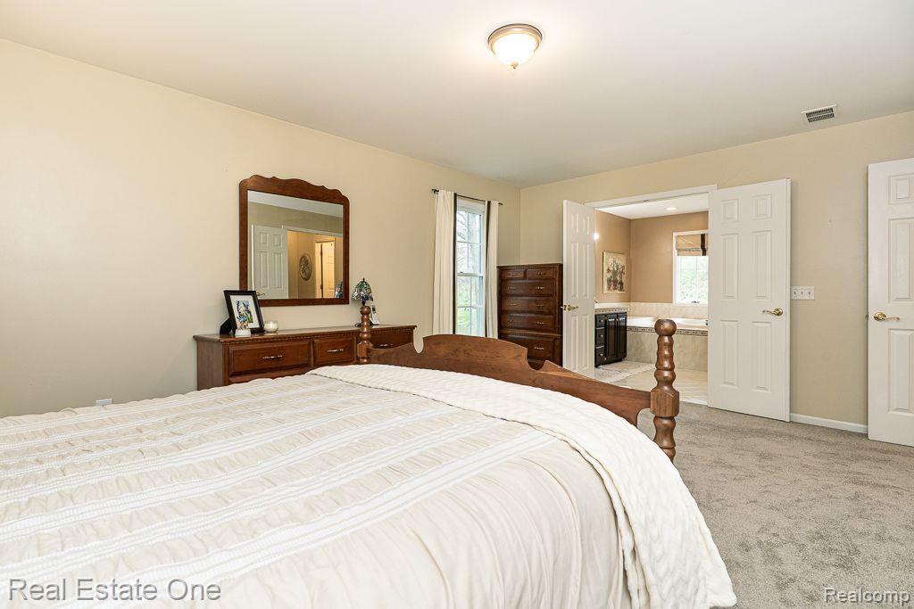9079 TWIN OAKS