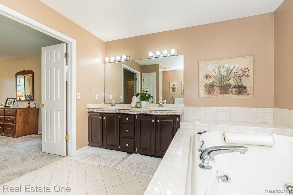 9079 TWIN OAKS