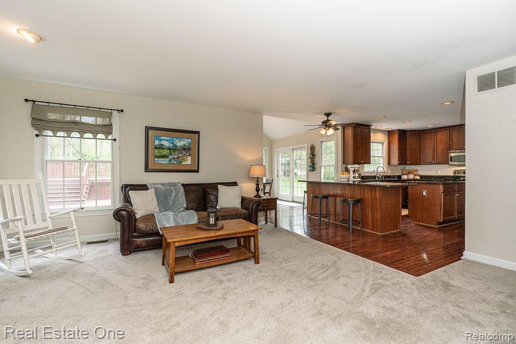 9079 TWIN OAKS