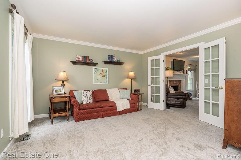 9079 TWIN OAKS