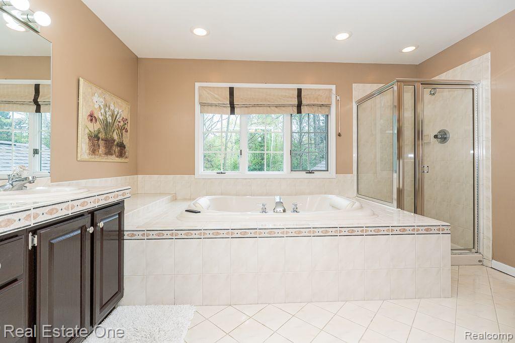 9079 TWIN OAKS