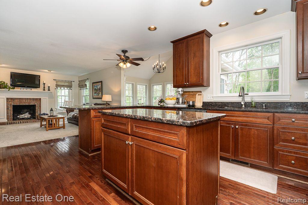 9079 TWIN OAKS