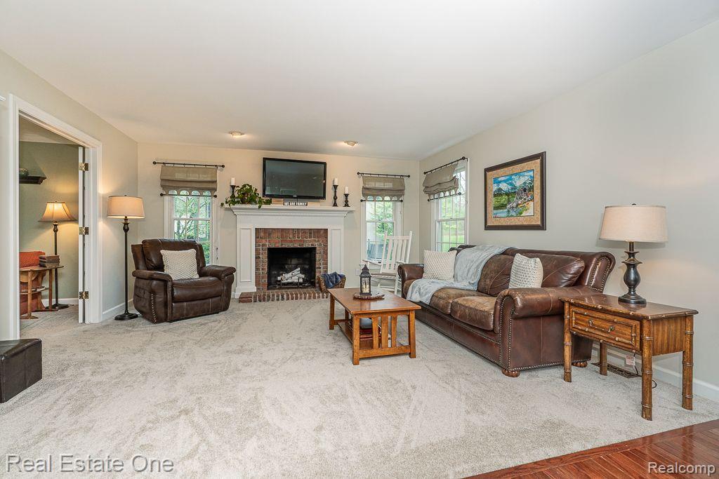 9079 TWIN OAKS