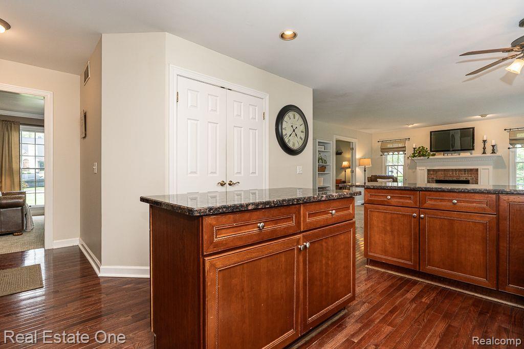 9079 TWIN OAKS