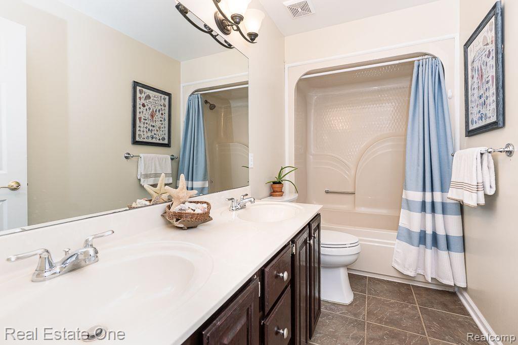 9079 TWIN OAKS