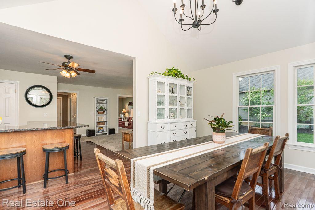 9079 TWIN OAKS