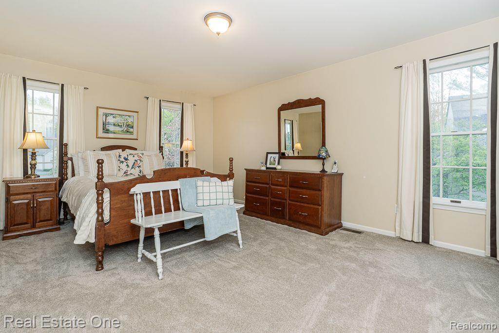 9079 TWIN OAKS