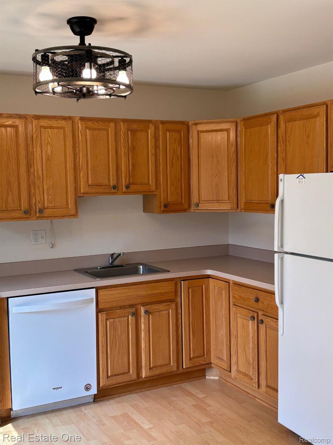 1163 Marquette CRT