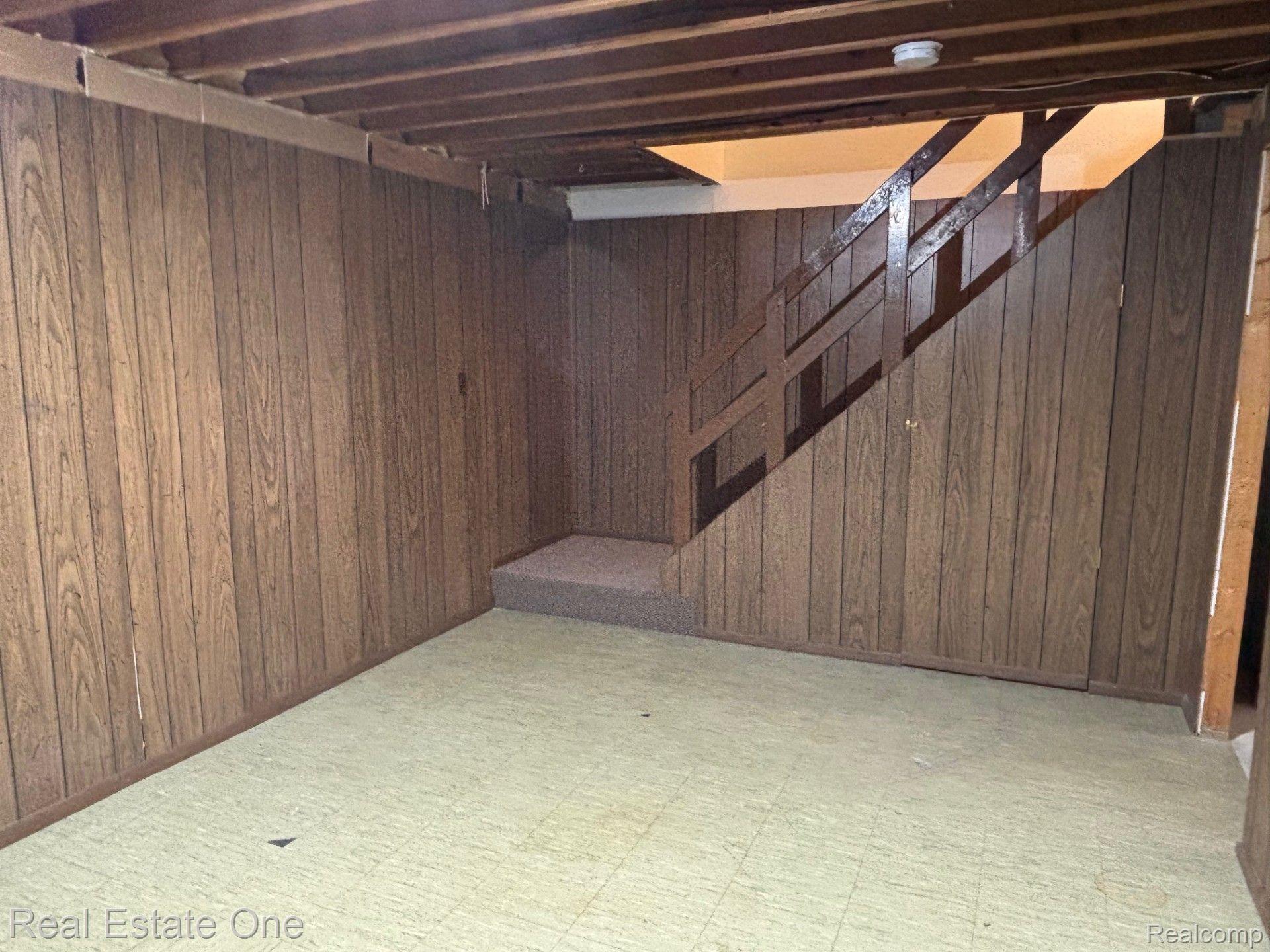 1163 Marquette CRT