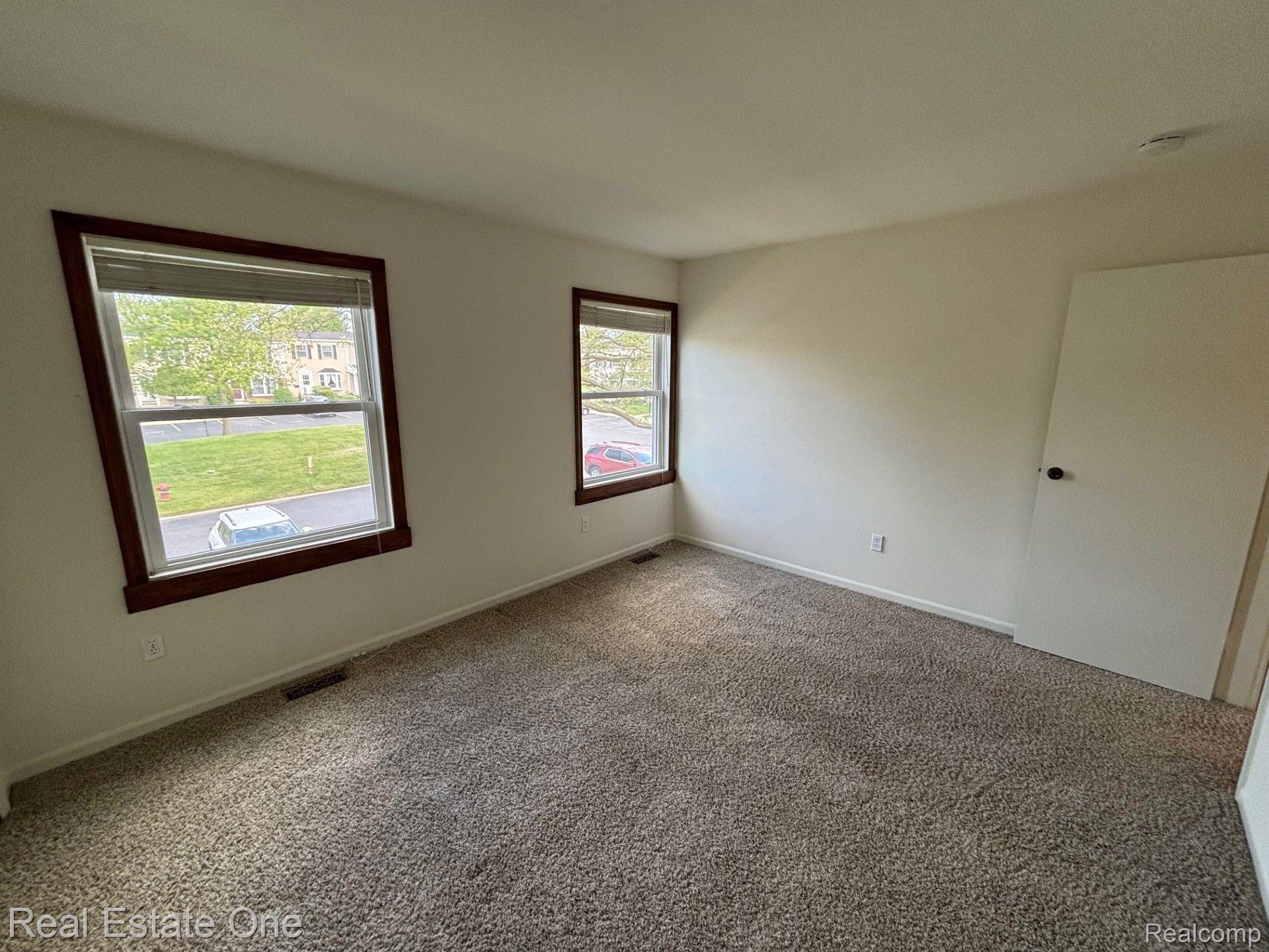 1163 Marquette CRT
