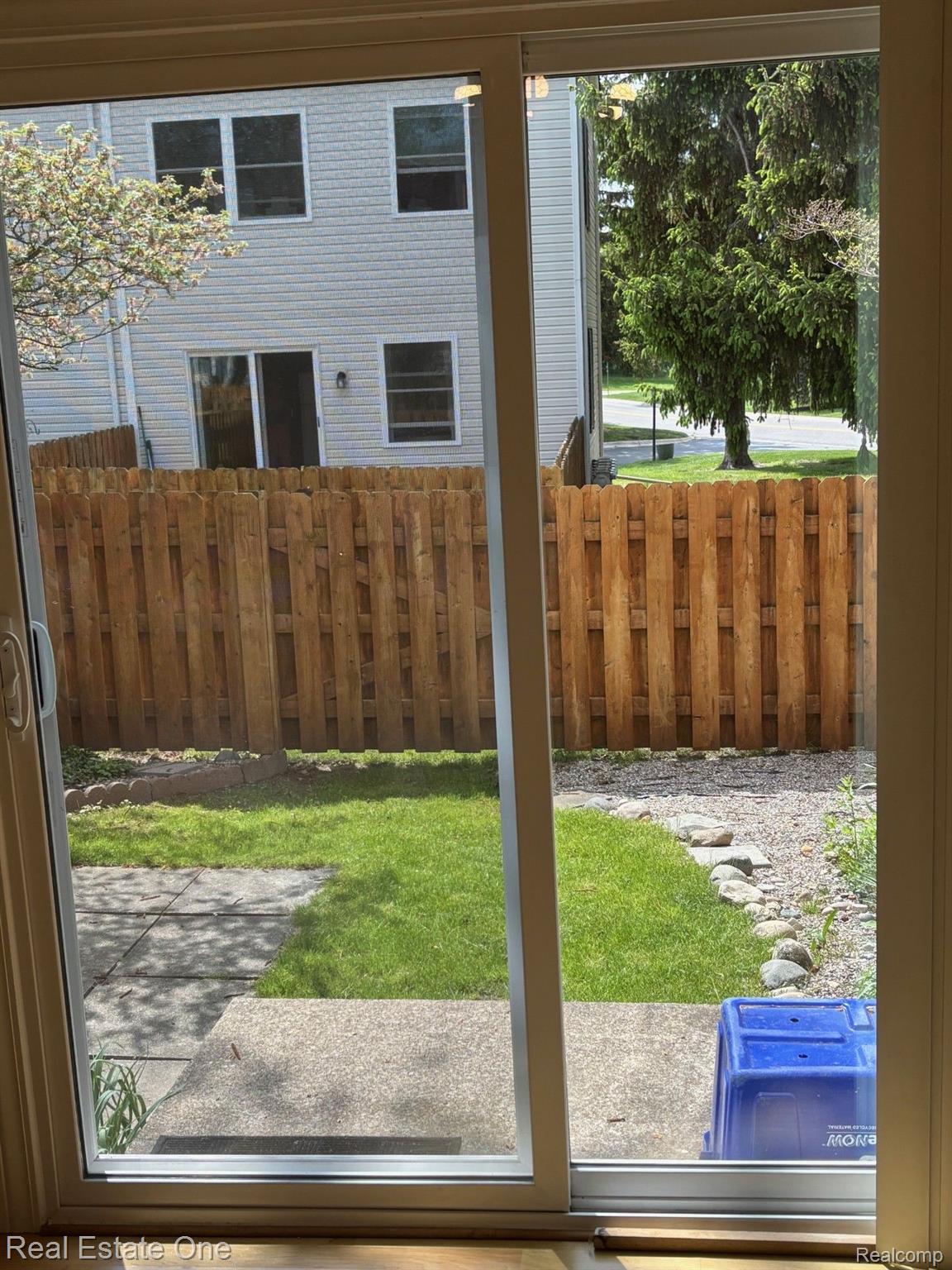 1163 Marquette CRT