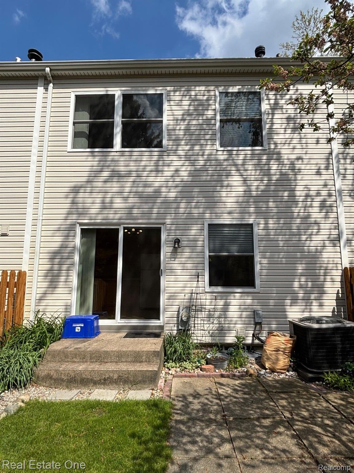 1163 Marquette CRT