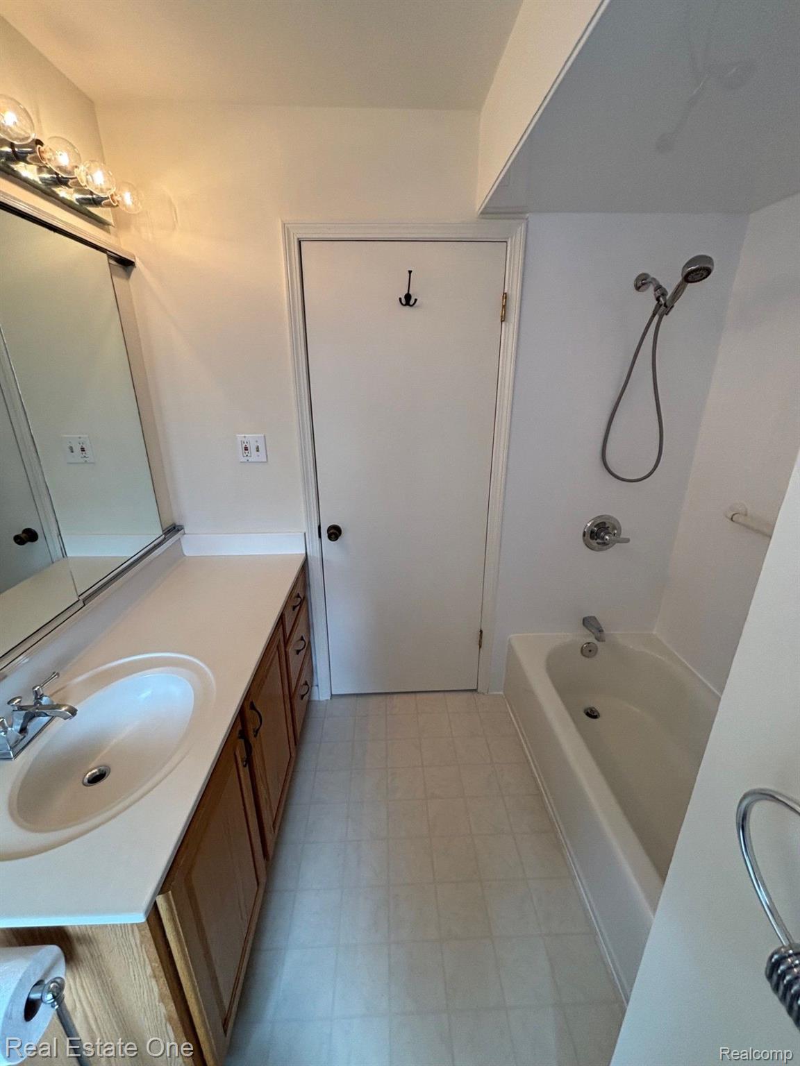 1163 Marquette CRT