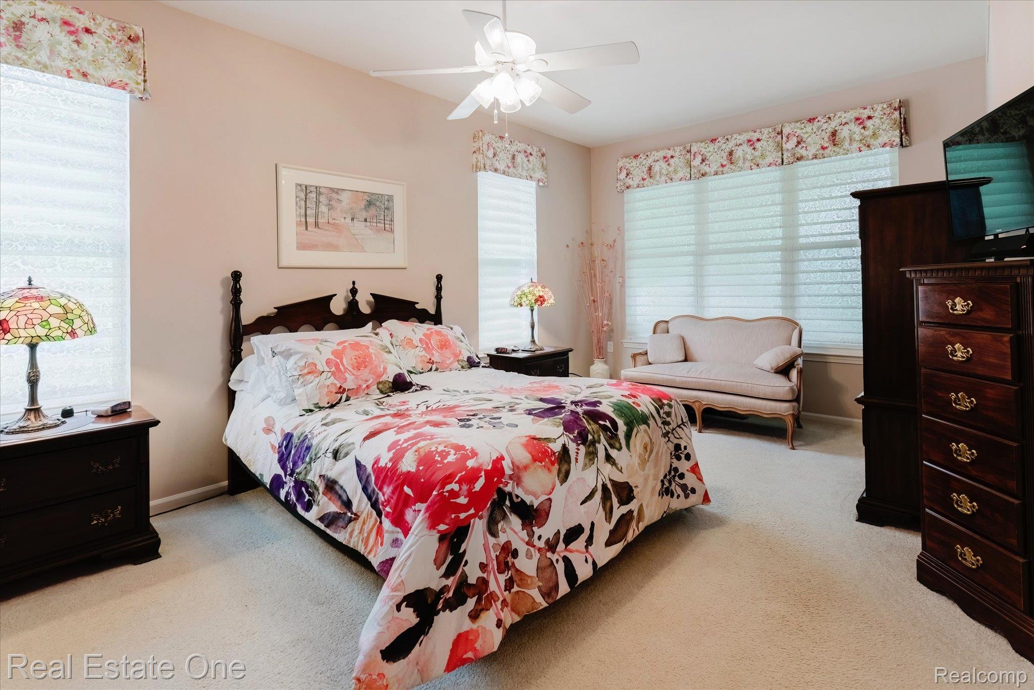 3930 HILLSDALE DR