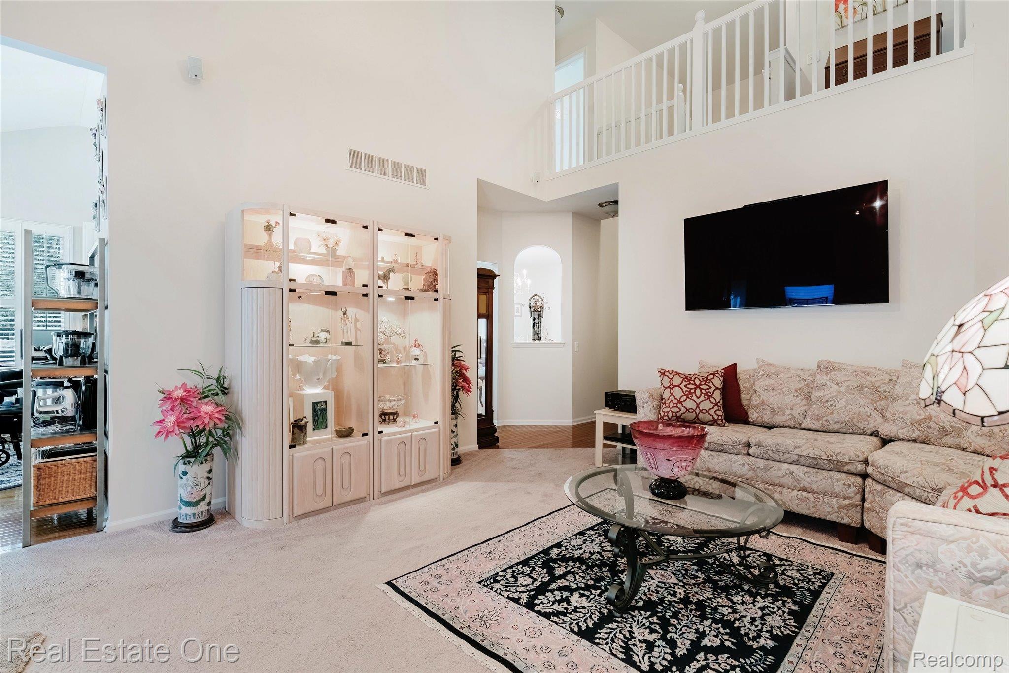 3930 HILLSDALE DR