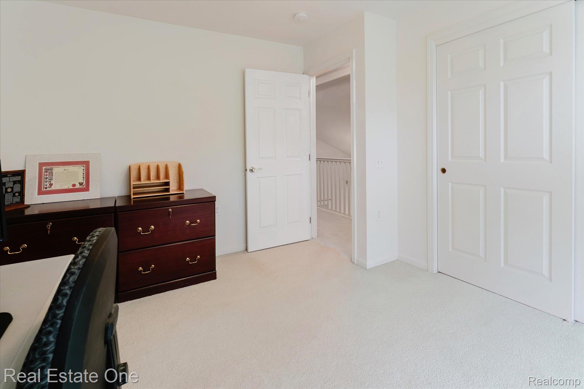 3930 HILLSDALE DR