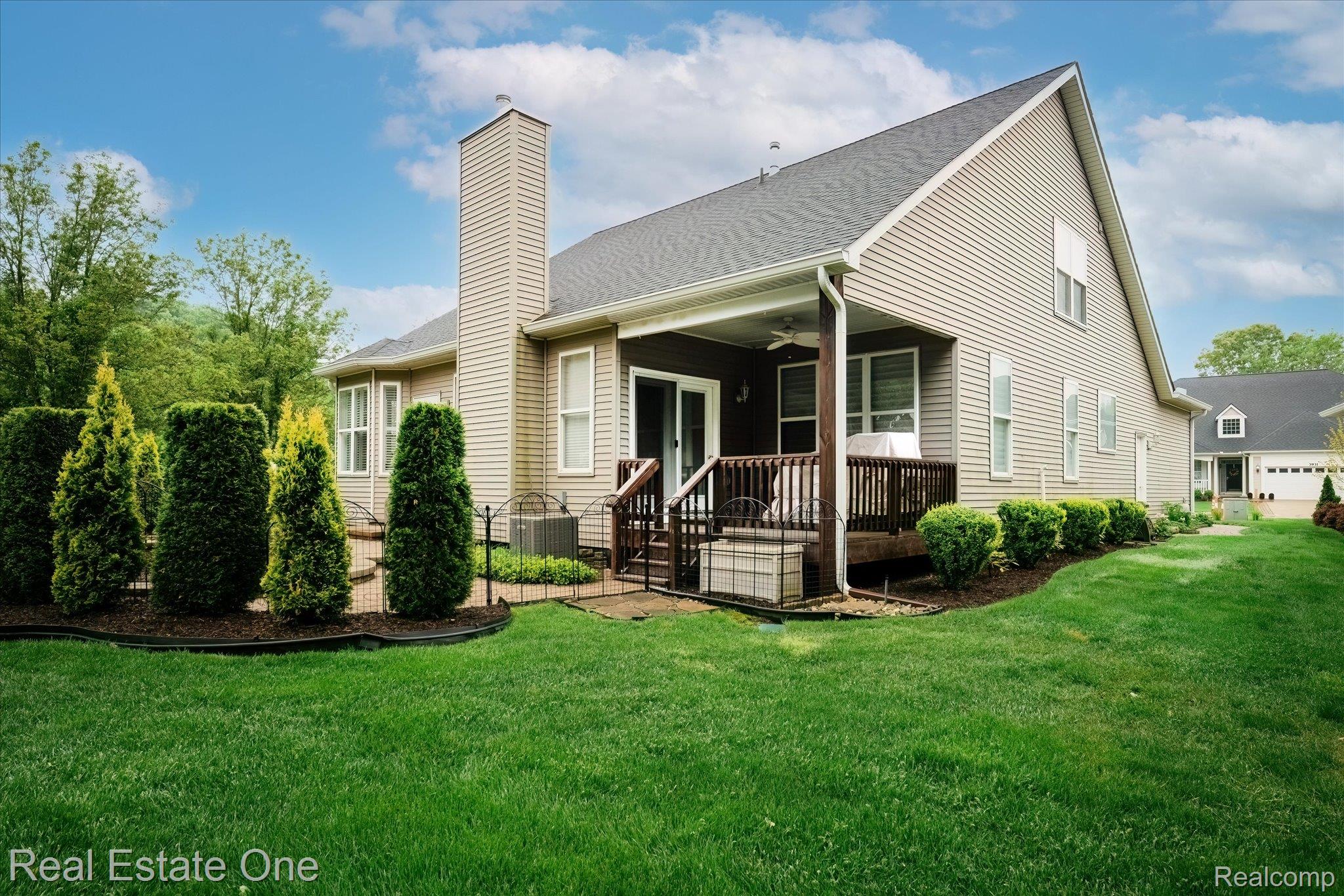 3930 HILLSDALE DR