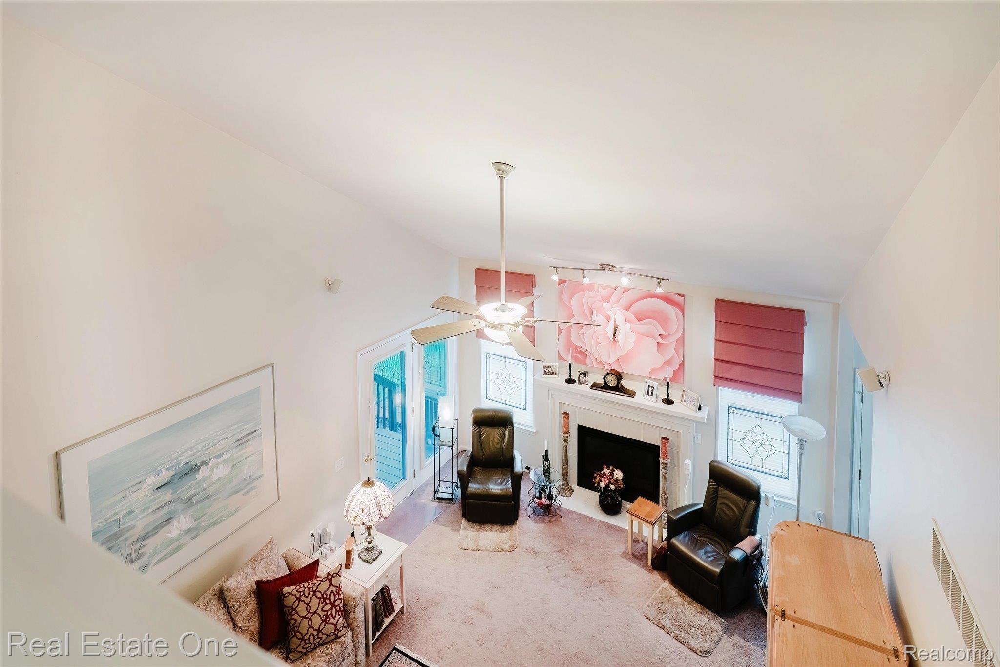 3930 HILLSDALE DR