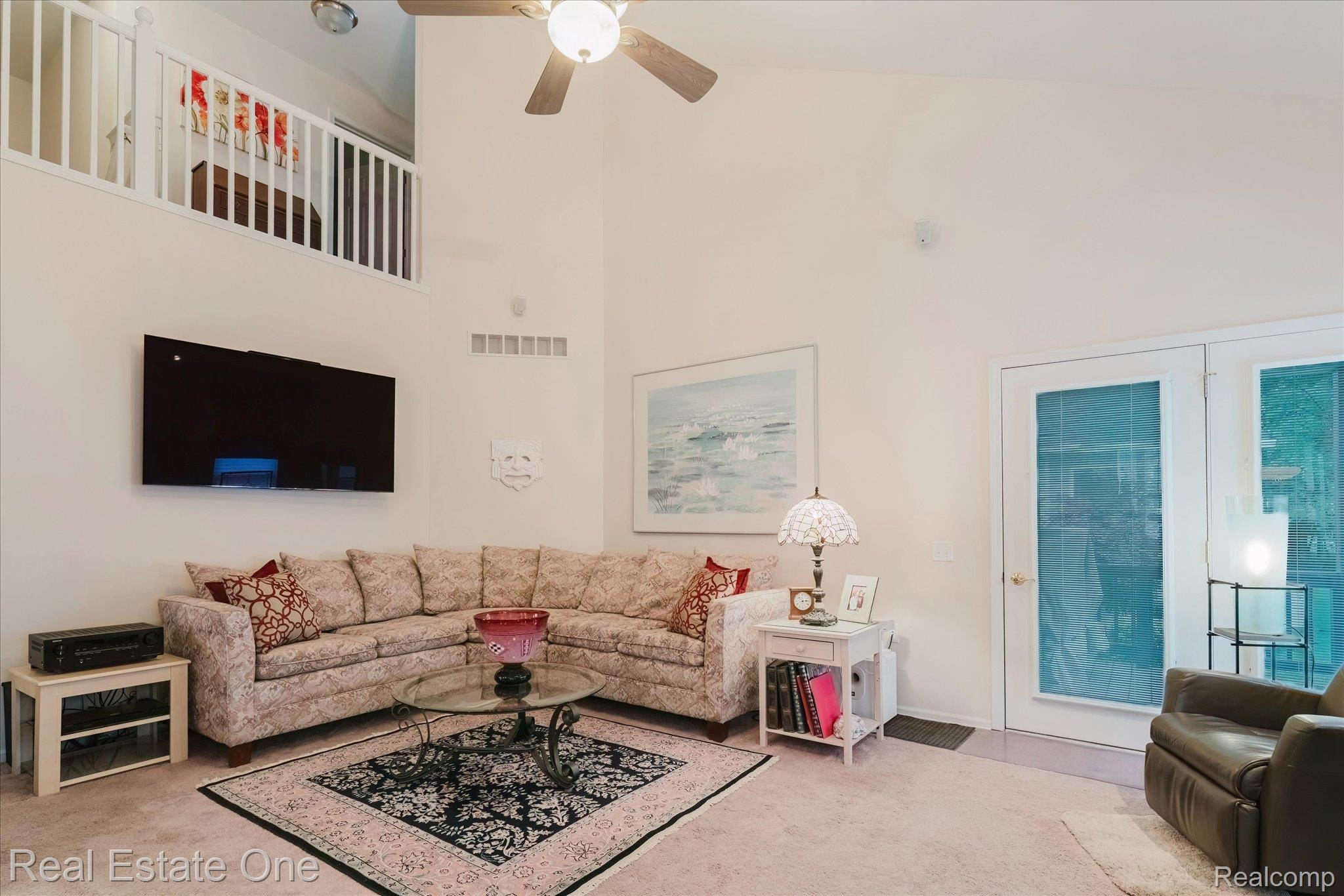 3930 HILLSDALE DR