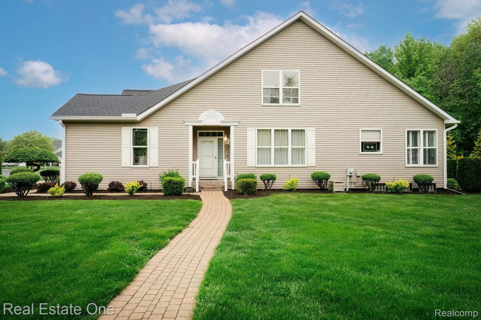 3930 HILLSDALE DR