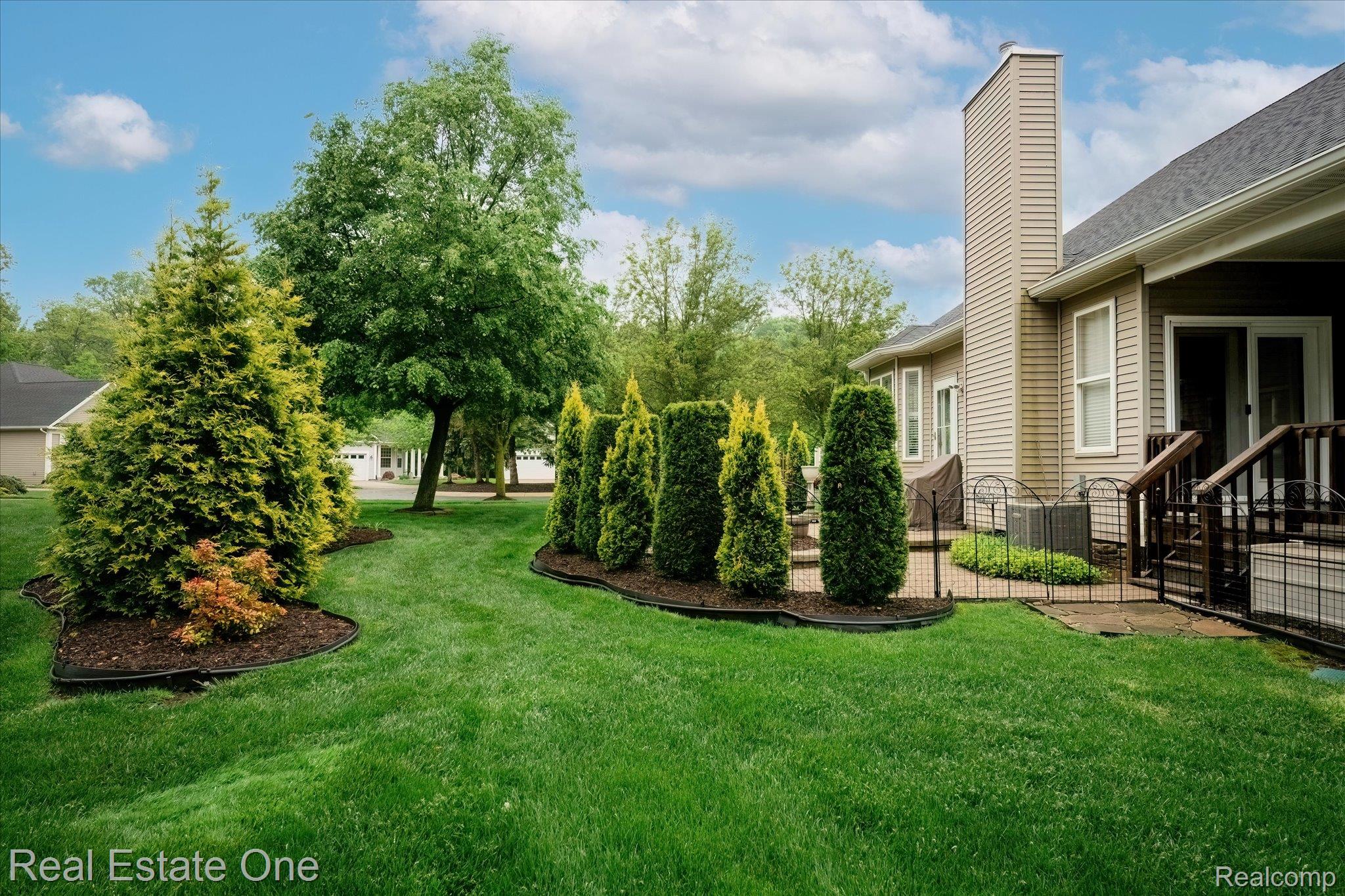 3930 HILLSDALE DR