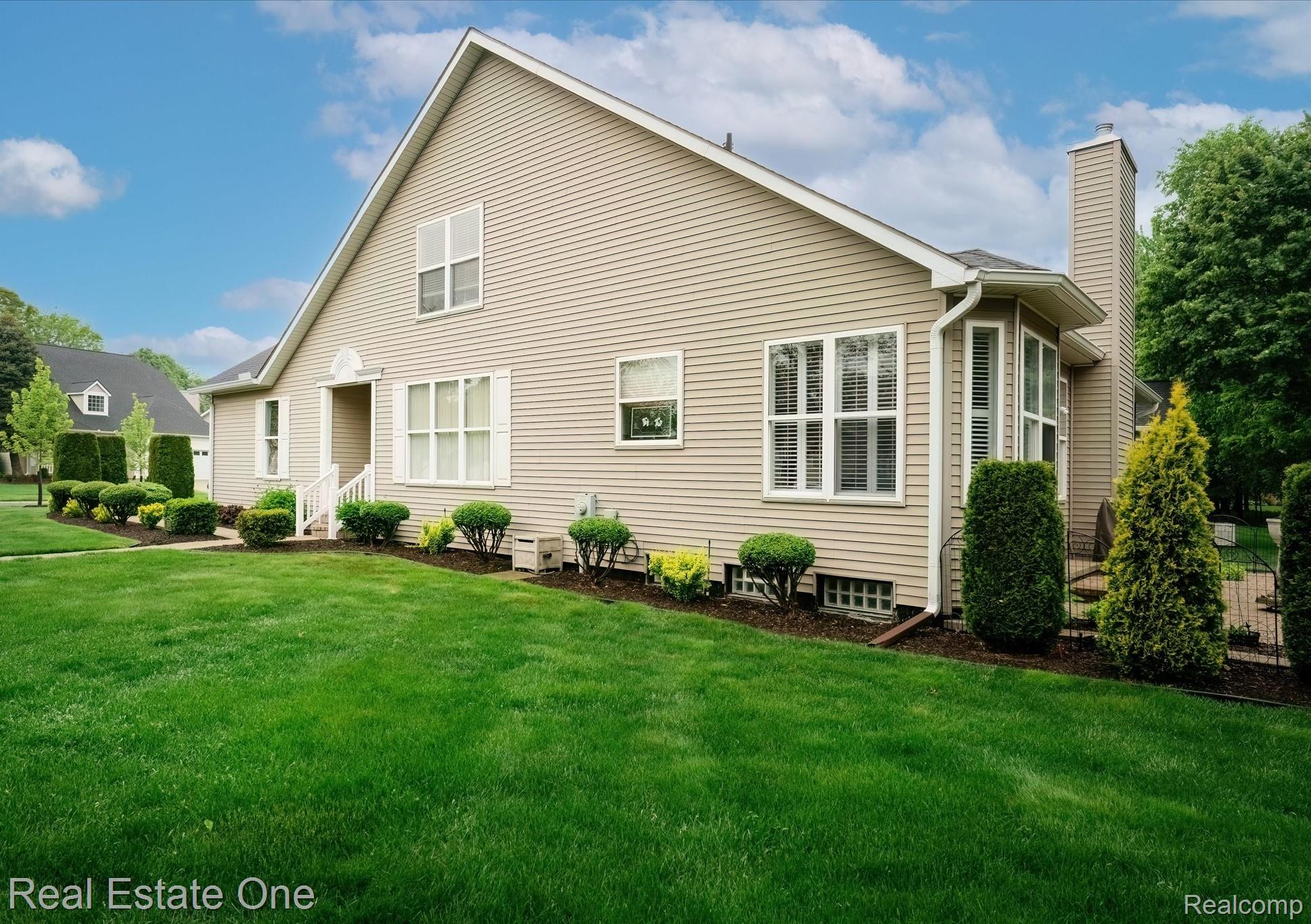 3930 HILLSDALE DR