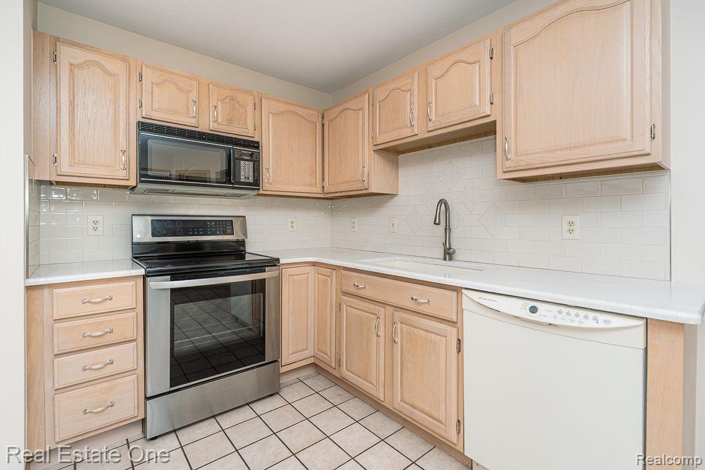 8187 Sawgrass TRL
