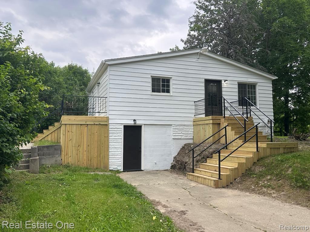 4858 GENESEE RD