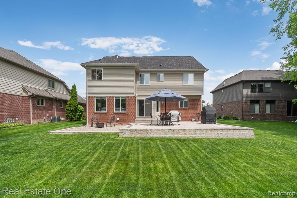 19828 Gloria Drive