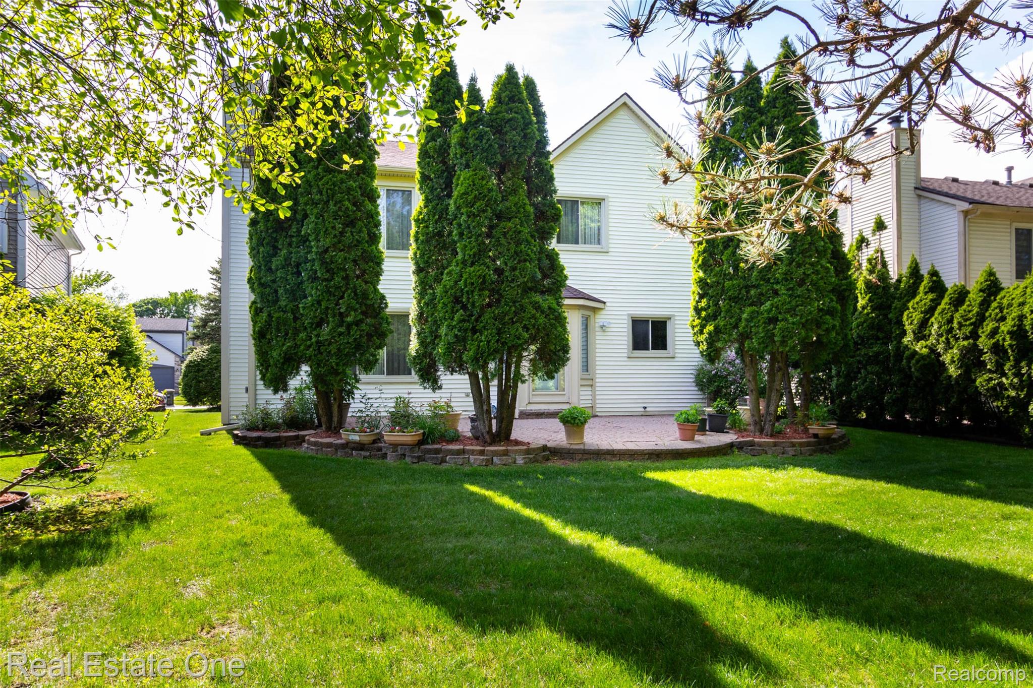 7062 Foxridge Drive