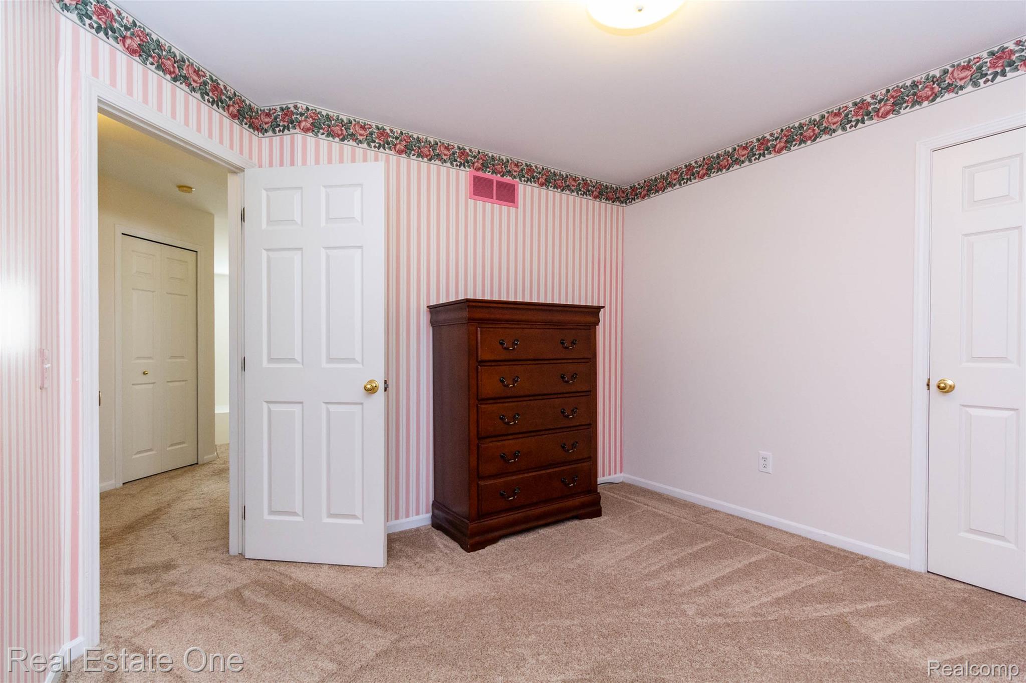 7062 Foxridge Drive
