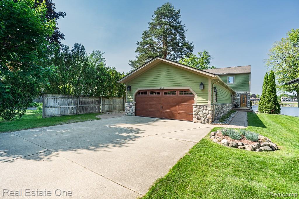 2200 Fernlock Drive
