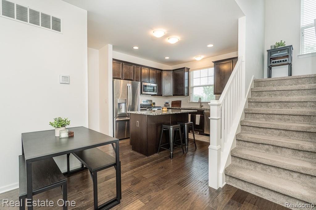 4661 BRADLEY Circle